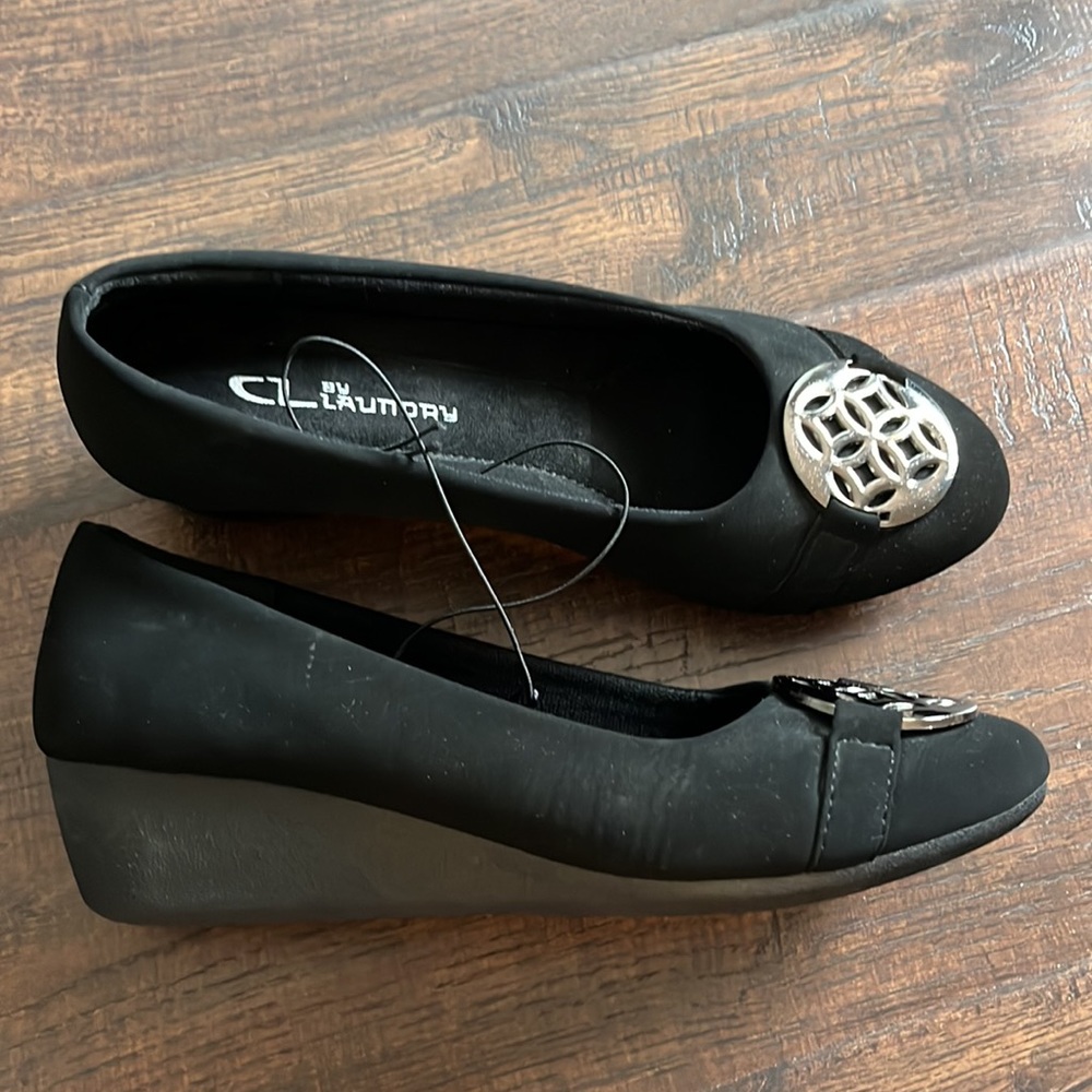 CL by Laundry Women’s Comfy Classic Black Wedge Shoes Size 6